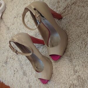 Guess Nude Pumps with accent heel and toe